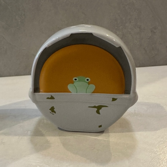 Star Wars The Mandalorian Baby Yoda Grogu The Child & Carrier Salt & Pepper Set - Picture 4 of 7